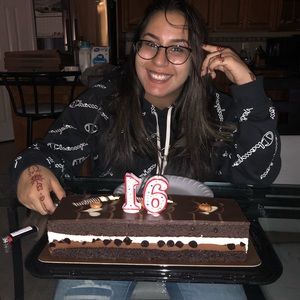 Meet your Posher, Mona